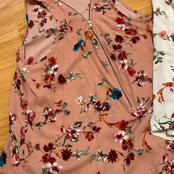 2 pre-owned lightweight blouses. Women. - Picture 3 of 9